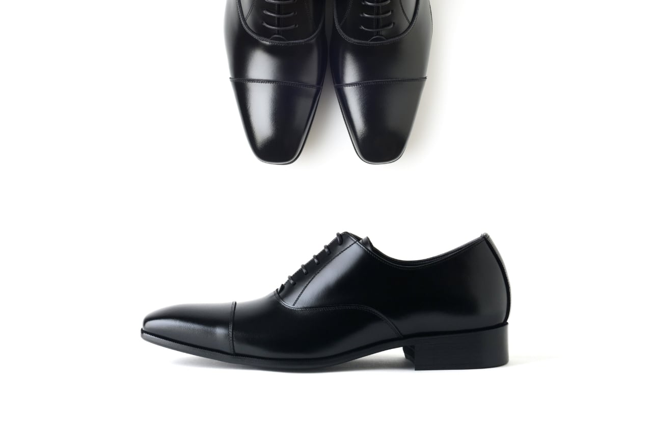 ADELOストレートチップ黒の公式商品画像｜黒がビジネスで使いやすい理由