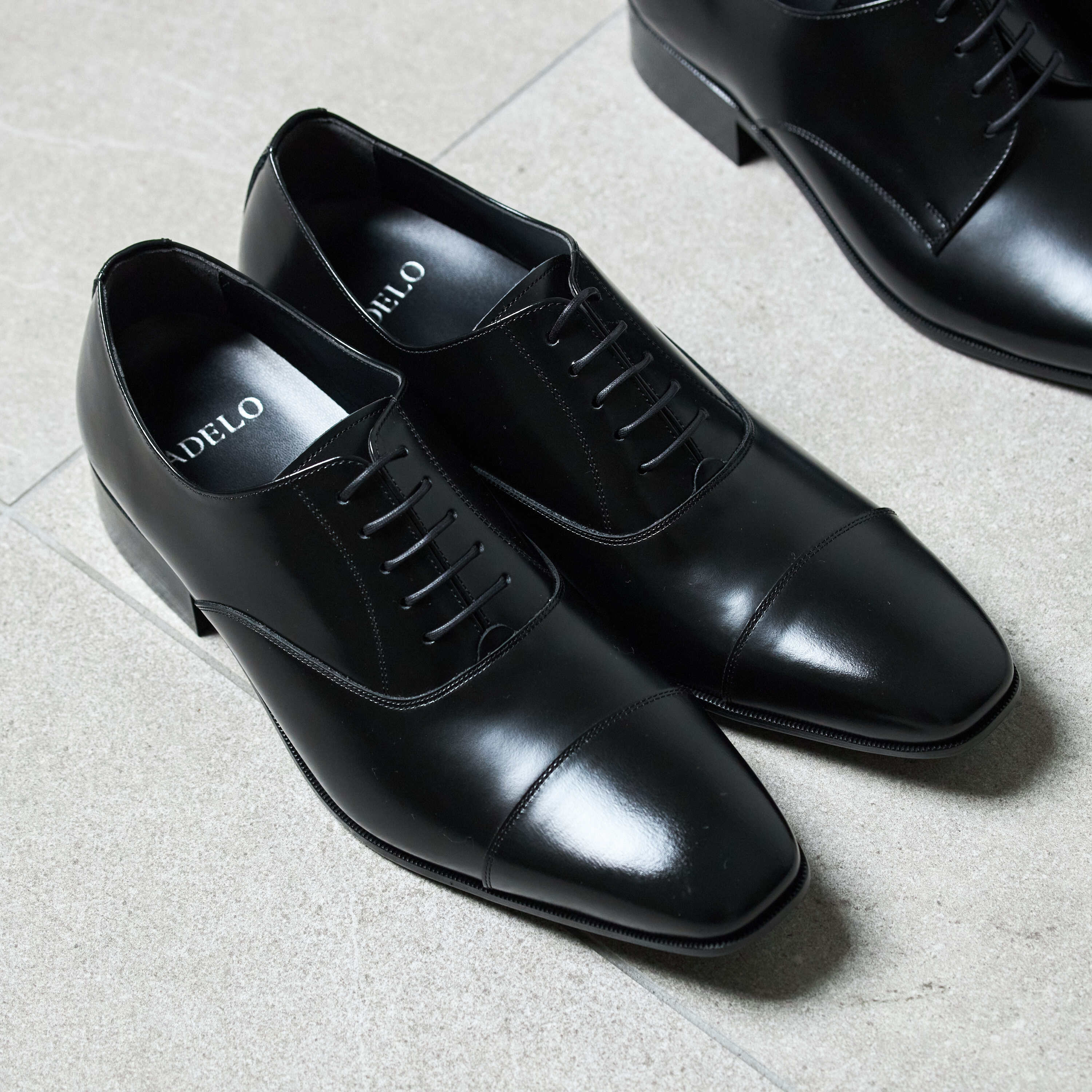 ADELOストレートチップ黒の公式商品画像｜ADELOの黒ストレートチップを検討する見方